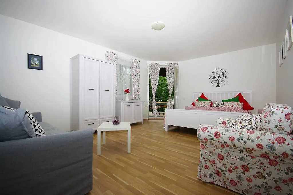 Cozy Gardens Apartments In Prag
